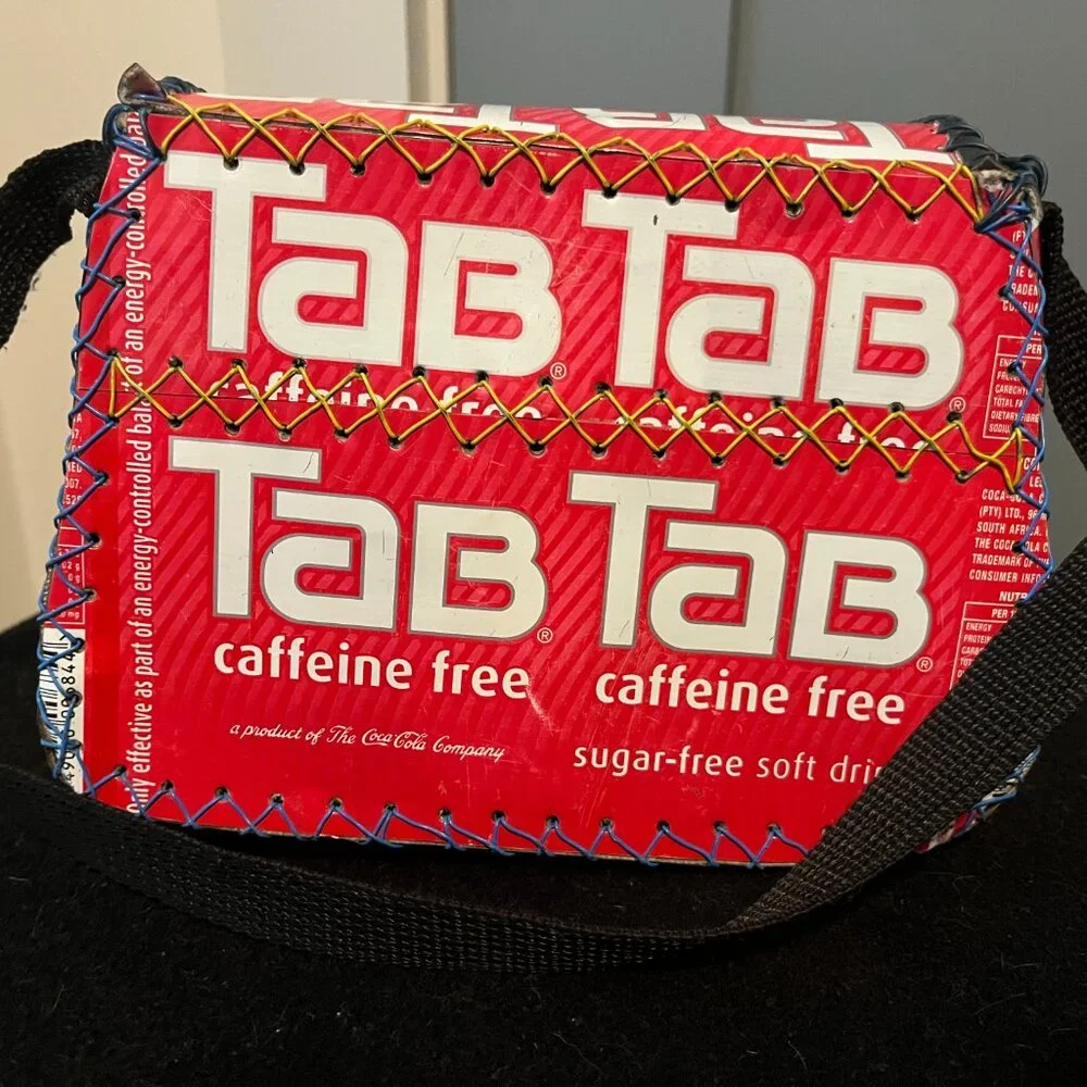 Unique TaB Can mini-bag; made from cans of discontinued soft drink - Picture 3 of 6